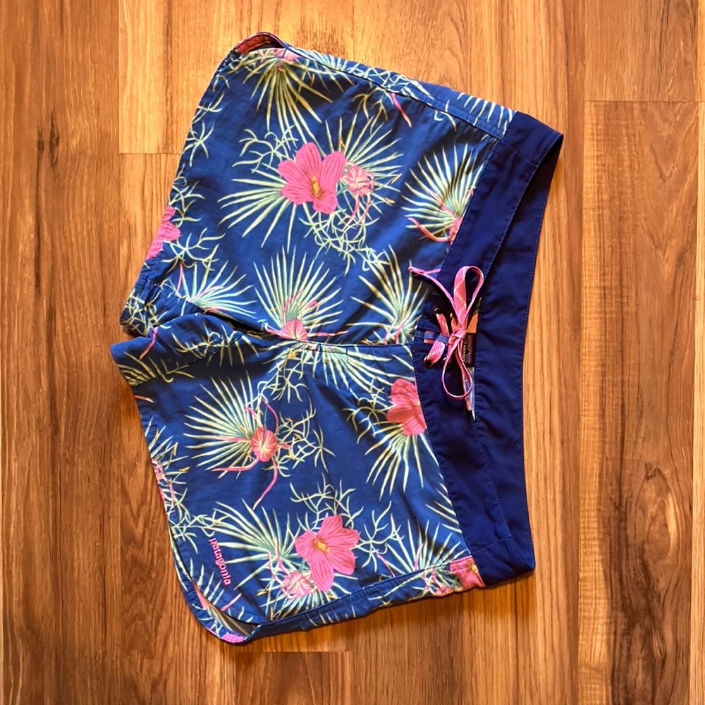 Patagonia Women’s board shorts size medium